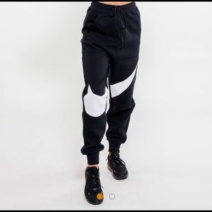 NSW Nike swoosh sweatpants